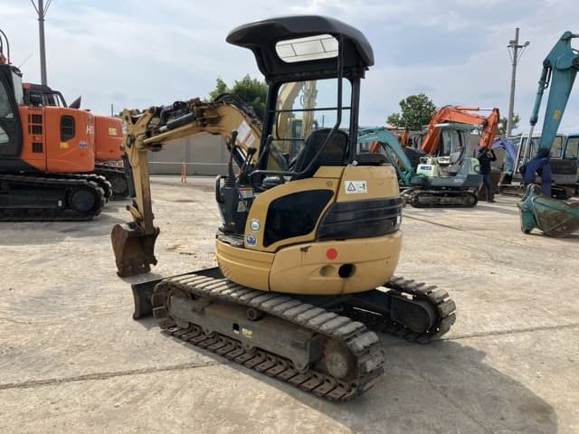 MINI EXCAVATOR — Auction (lot 8457-328)