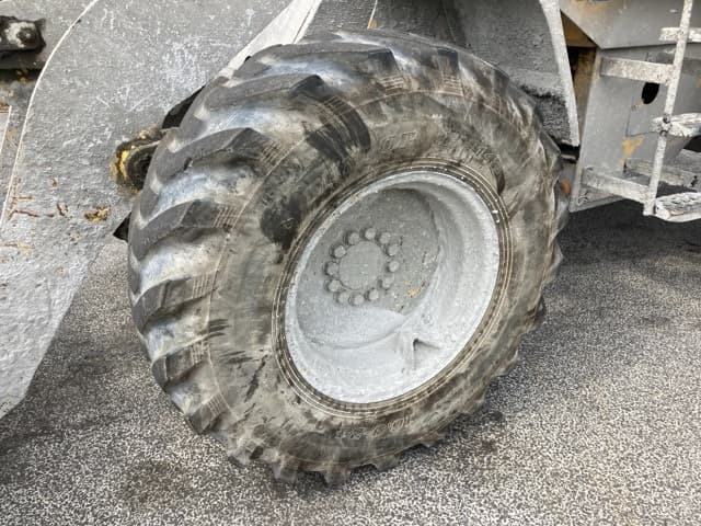 WHEEL LOADER — Auction (lot 8457-330)