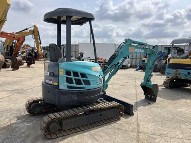 MINI EXCAVATOR — Auction (lot 8457-331)