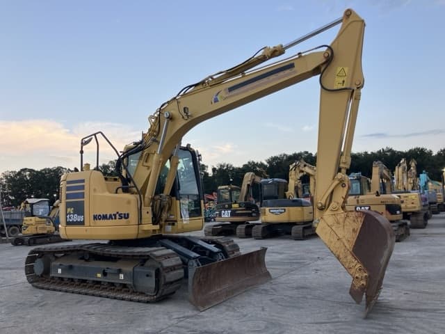 EXCAVATOR — Auction (lot 8457-335)