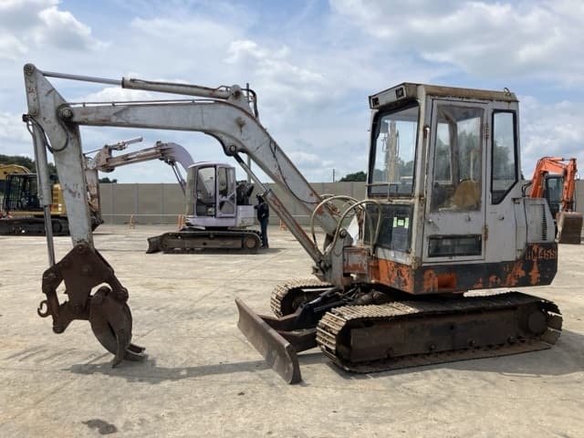 MINI EXCAVATOR — Auction (lot 8457-353)
