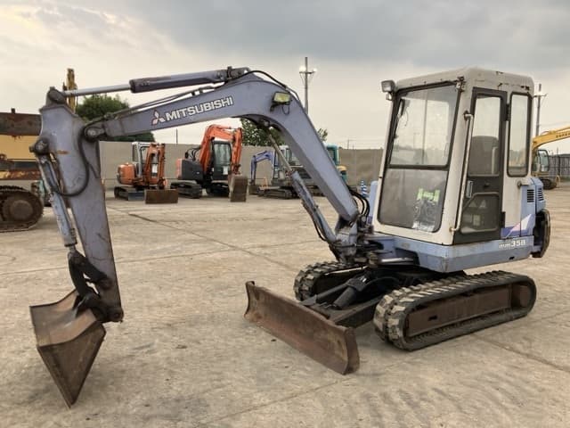 MINI EXCAVATOR — Auction (lot 8457-355)