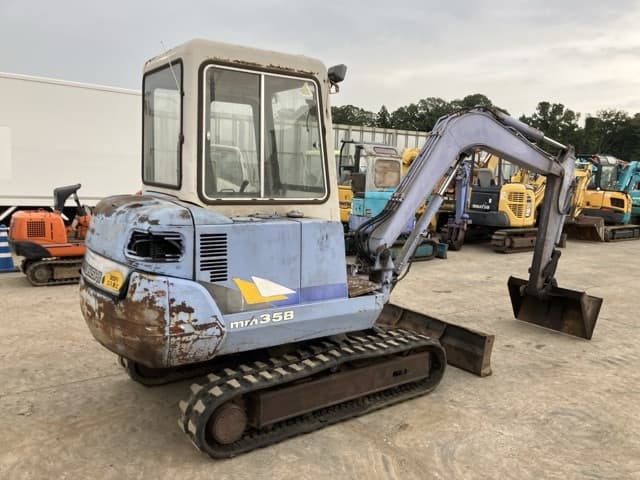 MINI EXCAVATOR — Auction (lot 8457-355)