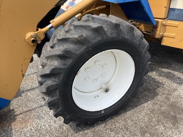 MINI WHEEL LOADER — Auction (lot 8457-360)
