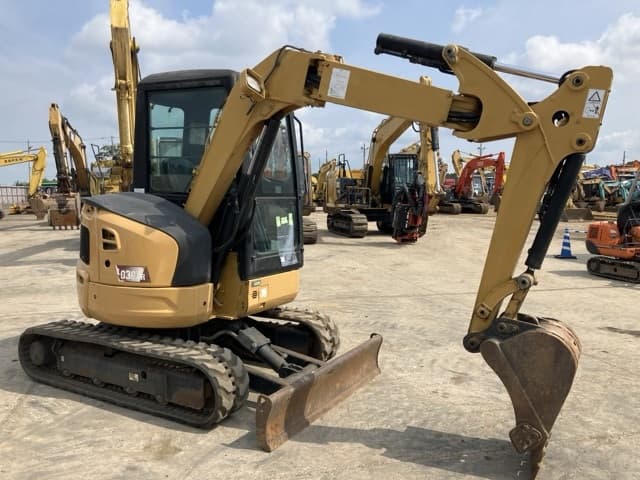 MINI EXCAVATOR — Auction (lot 8457-365)
