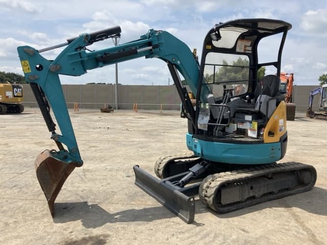 MINI EXCAVATOR — Auction (lot 8457-367)