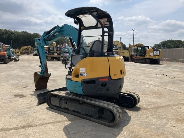 MINI EXCAVATOR — Auction (lot 8457-367)