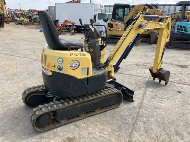 MINI EXCAVATOR — Auction (lot 8457-368)