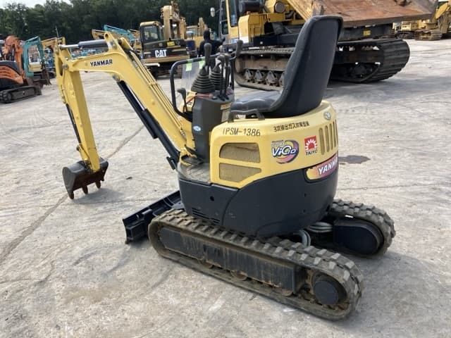 MINI EXCAVATOR — Auction (lot 8457-368)