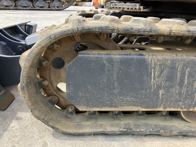 MINI EXCAVATOR — Auction (lot 8457-368)