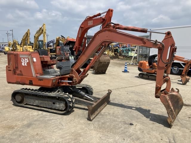 MINI EXCAVATOR — Auction (lot 8457-373)