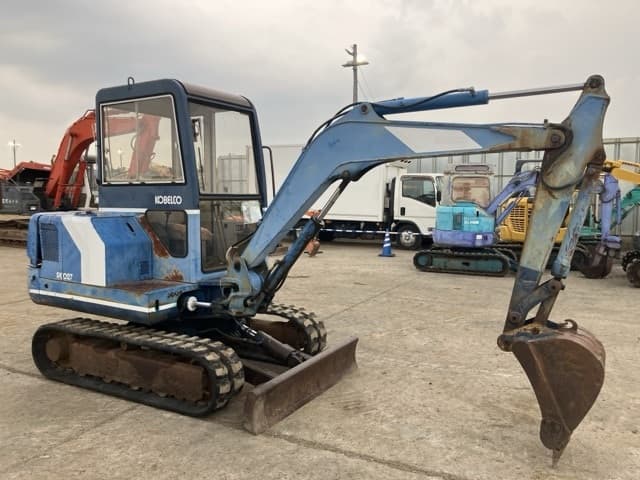 MINI EXCAVATOR — Auction (lot 8457-377)