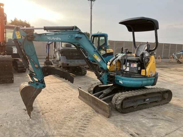 MINI EXCAVATOR — Auction (lot 8457-379)