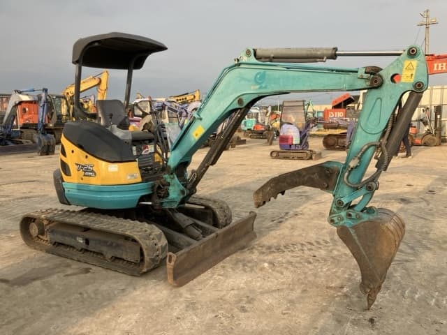 MINI EXCAVATOR — Auction (lot 8457-379)