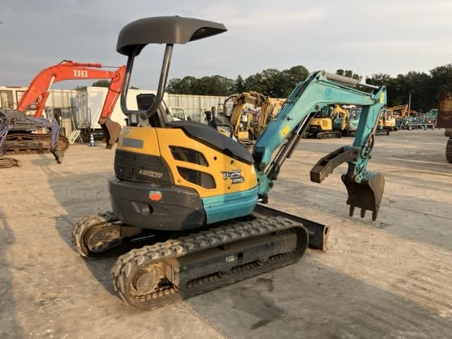 MINI EXCAVATOR — Auction (lot 8457-379)