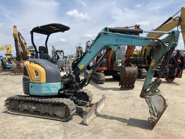 MINI EXCAVATOR — Auction (lot 8457-386)