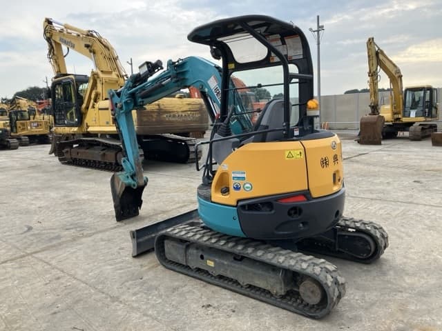 MINI EXCAVATOR — Auction (lot 8457-402)