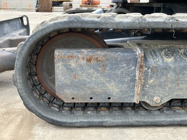 MINI EXCAVATOR — Auction (lot 8457-402)
