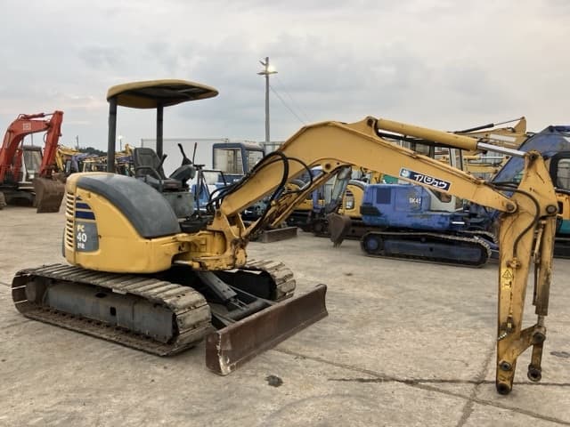 MINI EXCAVATOR — Auction (lot 8457-417)