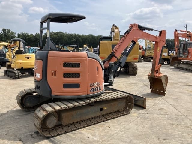 MINI EXCAVATOR — Auction (lot 8457-418)