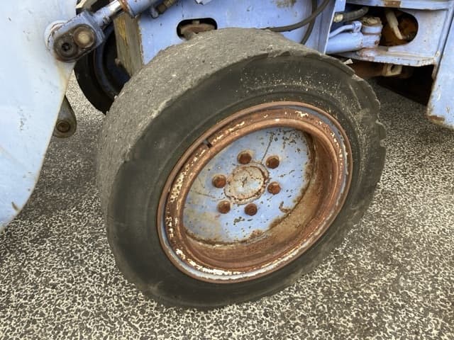 MINI WHEEL LOADER — Auction (lot 8457-420)