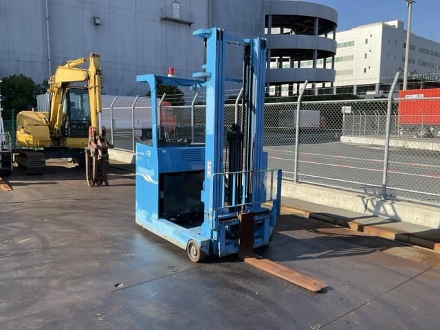 Reach Forklift — Auction (lot 8457-42002)