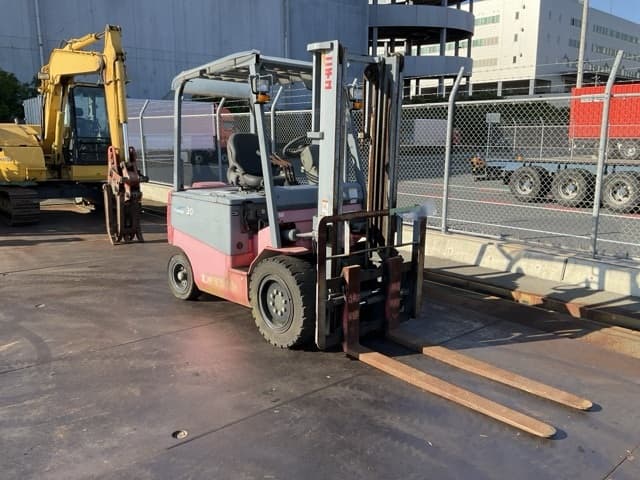 Battery Forklift — Auction (lot 8457-42011)