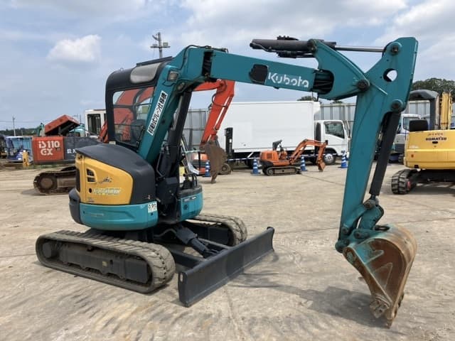 MINI EXCAVATOR — Auction (lot 8457-429)
