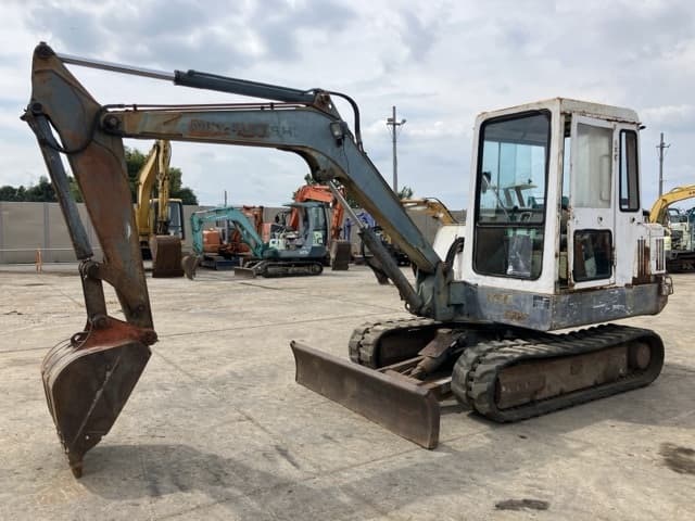 MINI EXCAVATOR — Auction (lot 8457-435)