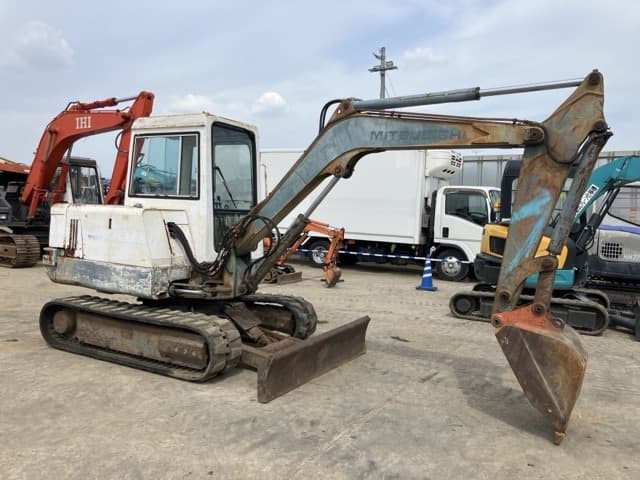 MINI EXCAVATOR — Auction (lot 8457-435)