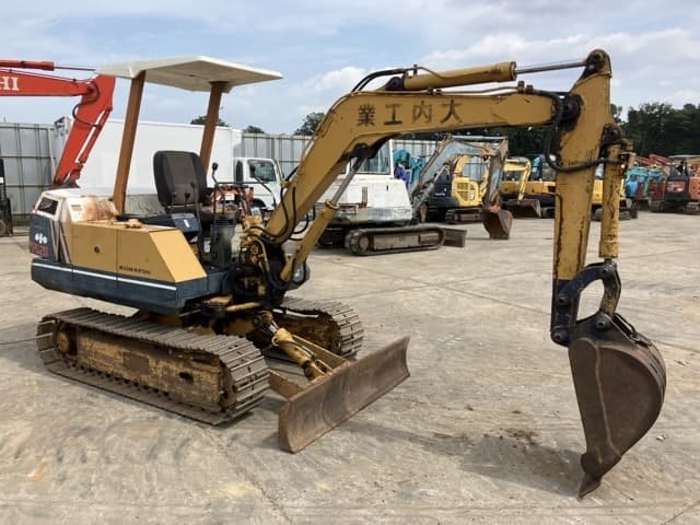 MINI EXCAVATOR — Auction (lot 8457-437)
