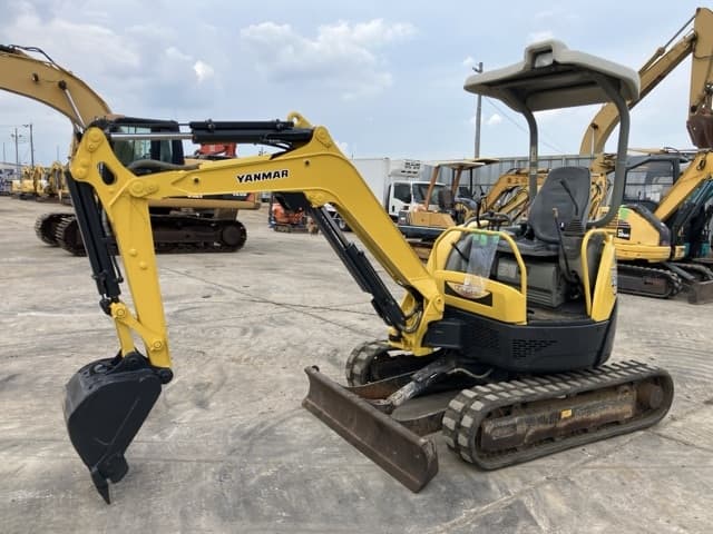 MINI EXCAVATOR — Auction (lot 8457-453)