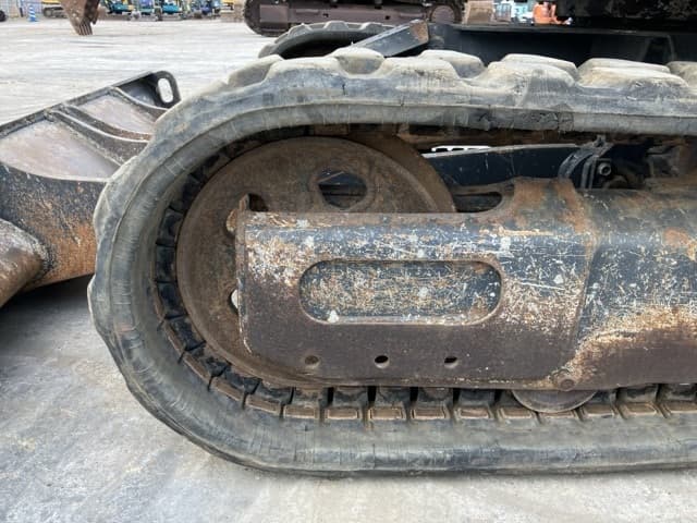 MINI EXCAVATOR — Auction (lot 8457-453)