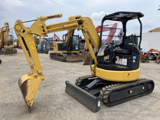 MINI EXCAVATOR — Auction (lot 8457-460)
