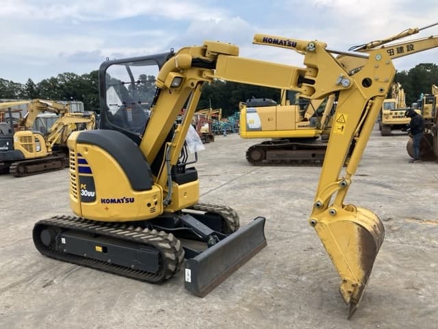 MINI EXCAVATOR — Auction (lot 8457-460)
