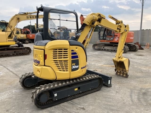 MINI EXCAVATOR — Auction (lot 8457-460)