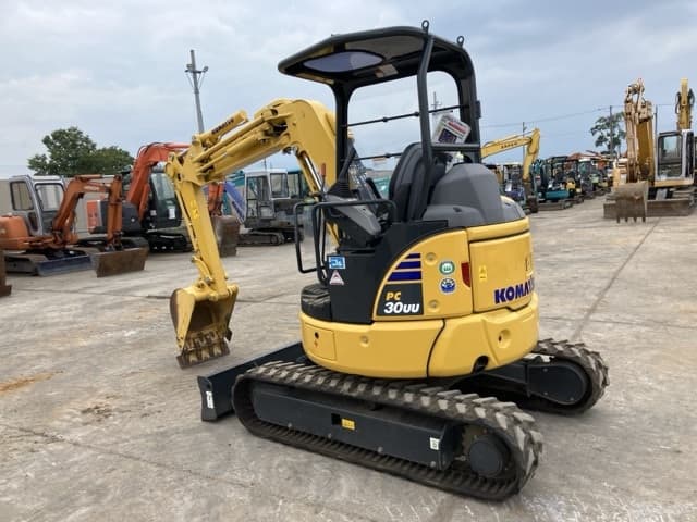 MINI EXCAVATOR — Auction (lot 8457-460)