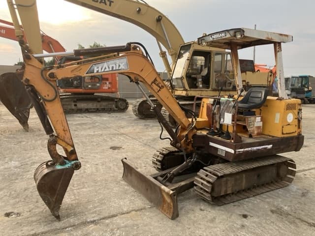 MINI EXCAVATOR — Auction (lot 8457-462)
