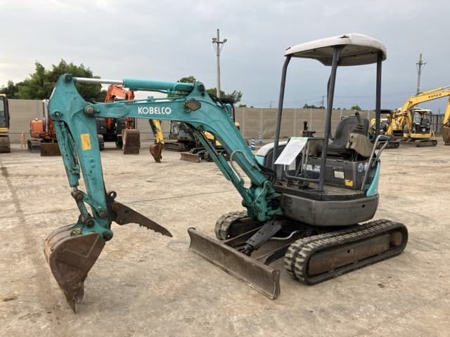 MINI EXCAVATOR — Auction (lot 8457-463)