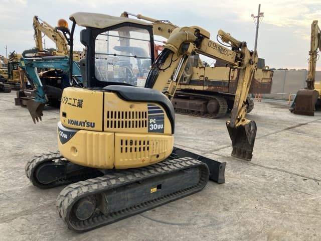 MINI EXCAVATOR — Auction (lot 8457-475)