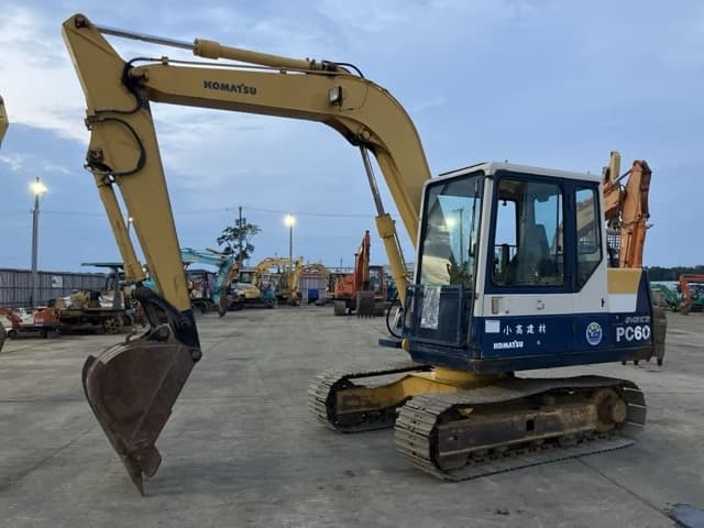 EXCAVATOR — Auction (lot 8457-482)