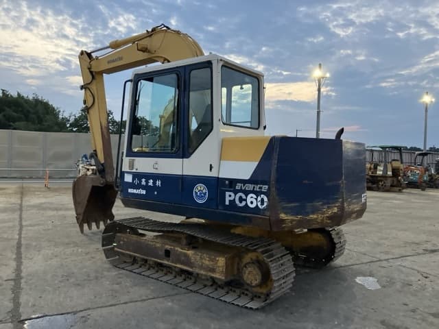 EXCAVATOR — Auction (lot 8457-482)