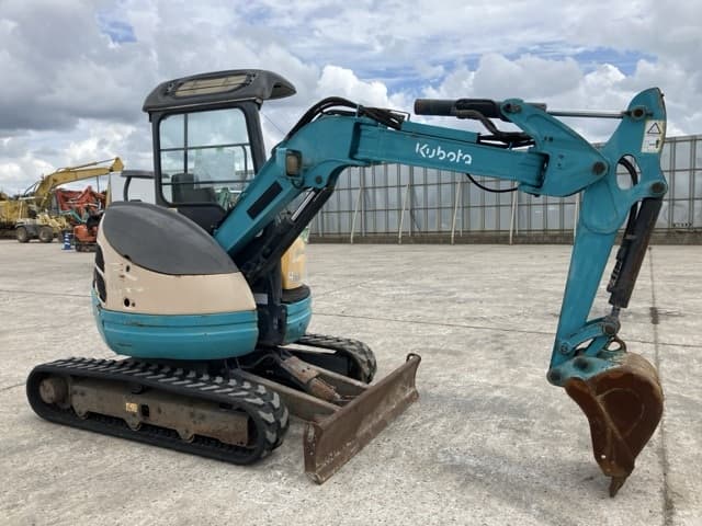 MINI EXCAVATOR — Auction (lot 8457-49)