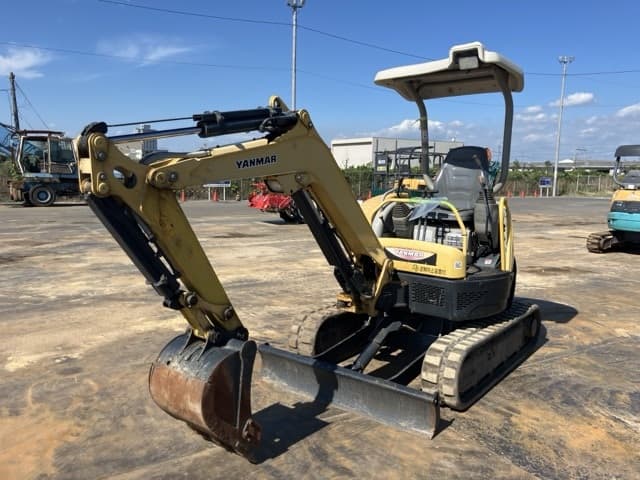 MINI EXCAVATOR — Auction (lot 8457-50017)