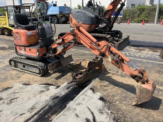 MINI EXCAVATOR — Auction (lot 8457-50036)