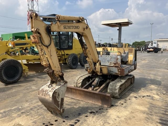 MINI EXCAVATOR — Auction (lot 8457-50804)