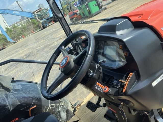 Tractor — Auction (lot 8457-51011)