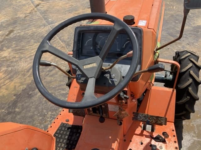 Tractor — Auction (lot 8457-51012)