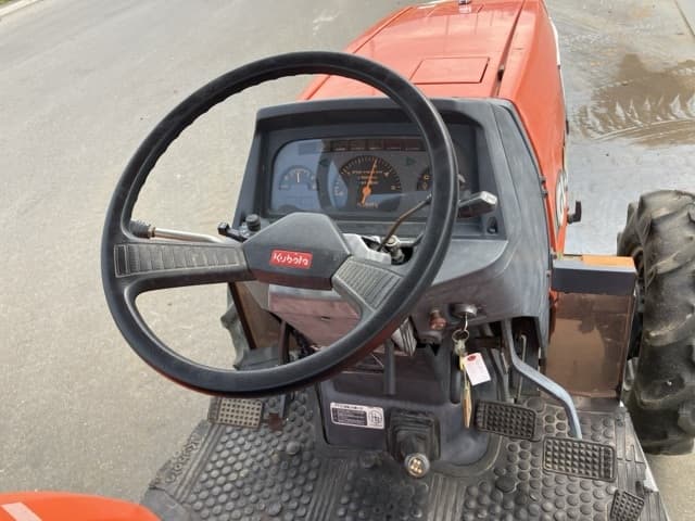 Tractor — Auction (lot 8457-51017)