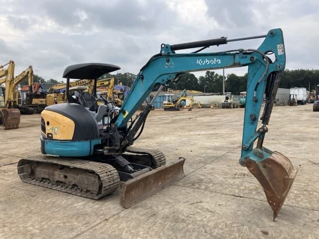MINI EXCAVATOR — Auction (lot 8457-516)